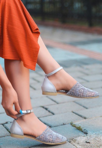 Acir Gri Örgülü Sandalet